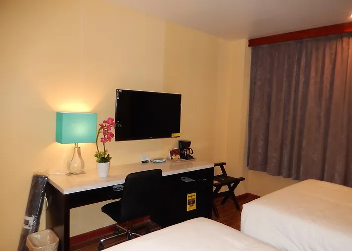 Quality Inn Near Sunset Park